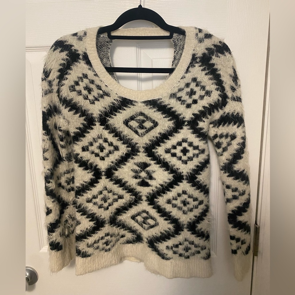 🤍🖤 Fuzzy Geometric Knit Sweater 🖤🤍